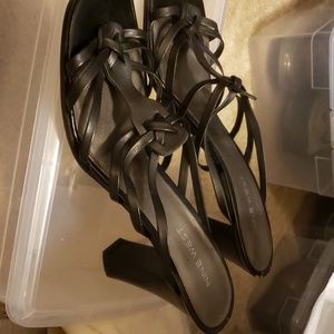 Nine West Black Leather Sandal Size 9.5